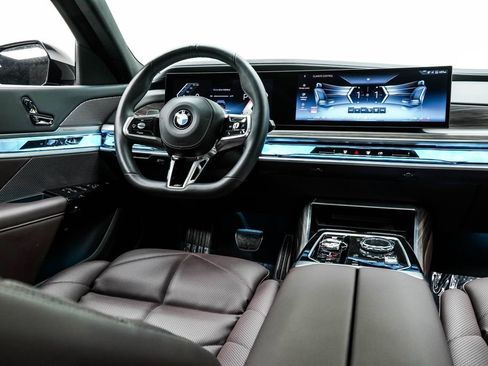 Used 2025 BMW 740i xDrive image 23