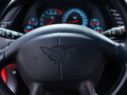 Used 2000 Chevrolet Corvette Coupe w/ Memory Pkg image 34