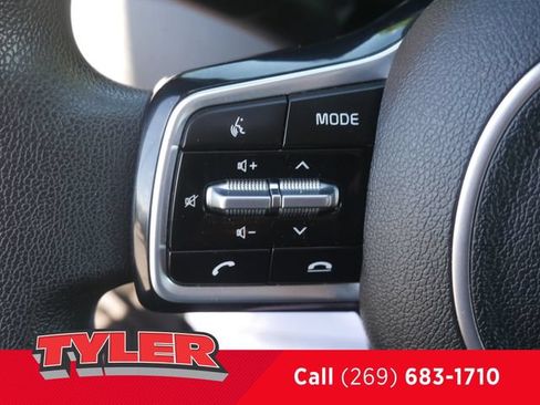 Used 2022 Kia Sorento LX AWD/4WD image 23