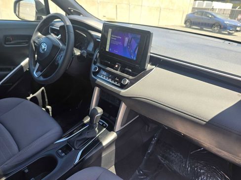 Used 2024 Toyota Corolla Cross AWD Hybrid w/ Moonroof Package image 12
