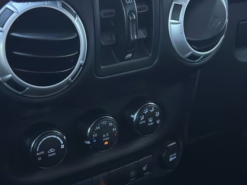 Used 2013 Jeep Wrangler Unlimited Sahara w/ Connectivity Group AWD/4WD image 19