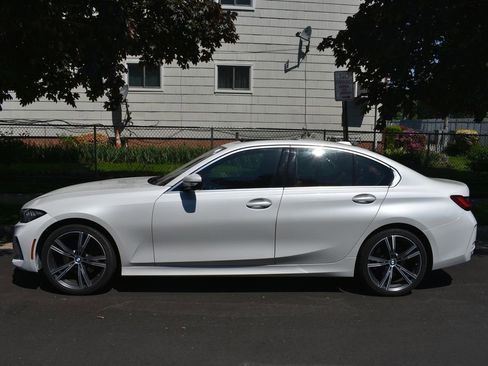 Used 2024 BMW 330i Sedan w/ Premium Package RWD image 7