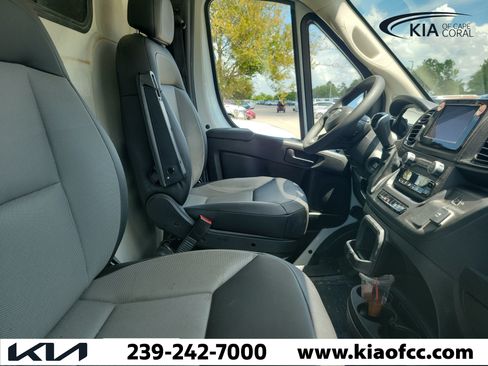 Used 2025 RAM ProMaster 2500 w/ Convenience Group FWD image 10