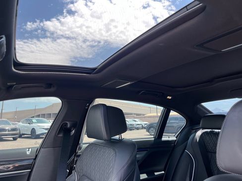 Used 2021 BMW 750i xDrive w/ Executive Package AWD/4WD image 28