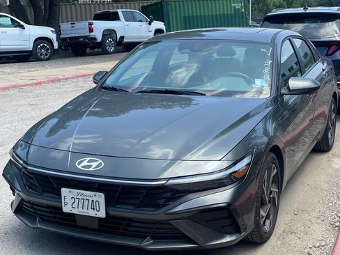 Used 2025 Hyundai Elantra SEL FWD image 1