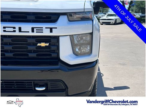 Used 2022 Chevrolet Silverado 2500 Custom w/ Custom Value Package AWD/4WD image 4