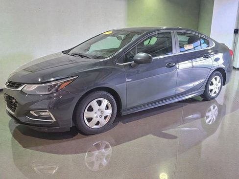 Used 2017 Chevrolet Cruze LT w/ LT True North Edition image 16