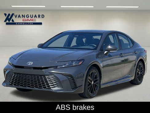 Used 2025 Toyota Camry SE image 5