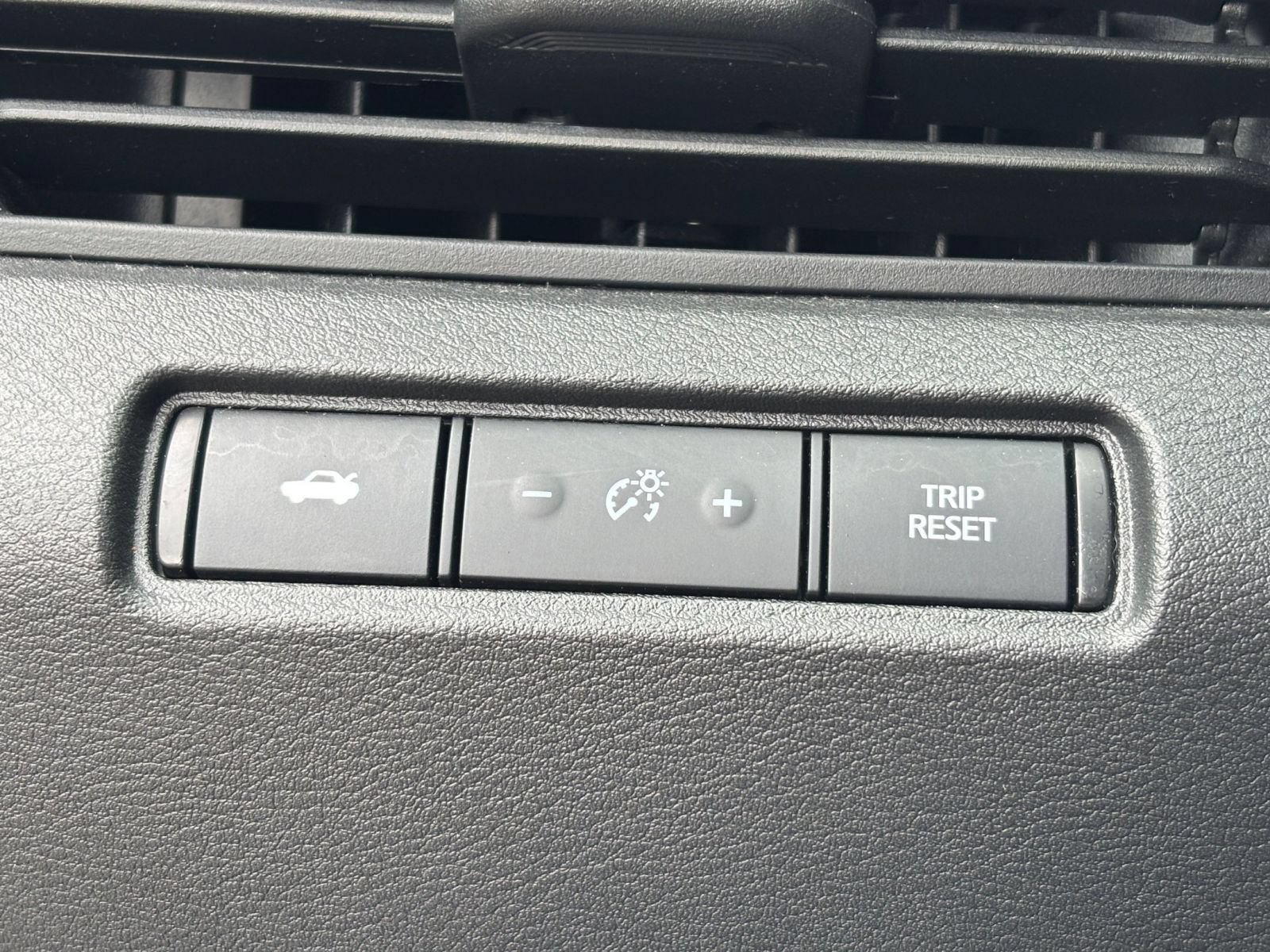 Used 2025 Nissan Altima 2.5 SV FWD image 22