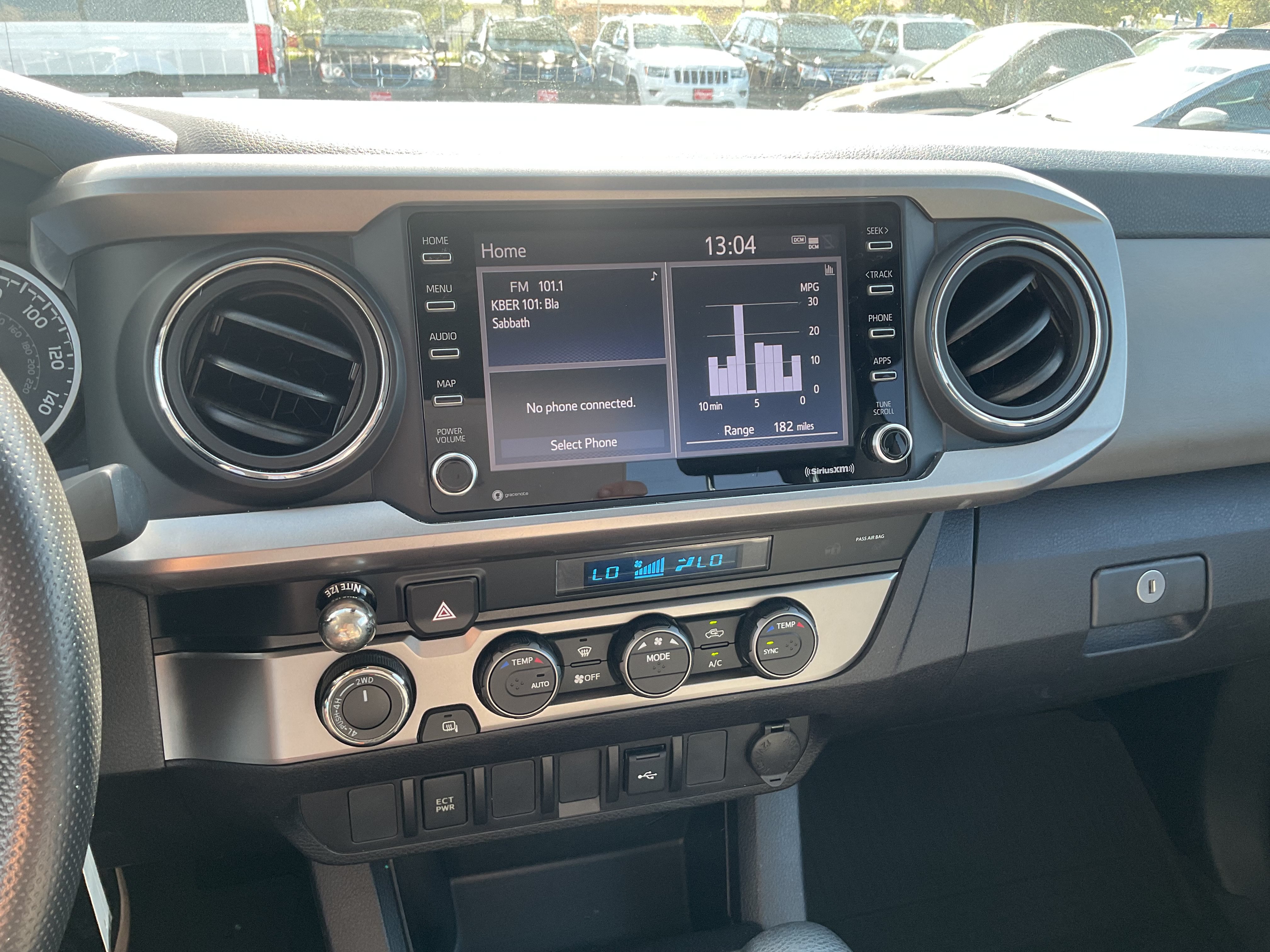 Used 2021 Toyota Tacoma SR5 AWD/4WD image 17