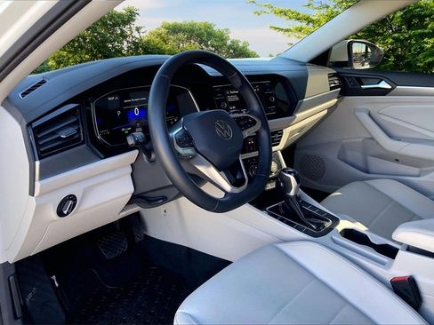 Used 2023 Volkswagen Jetta SE image 16