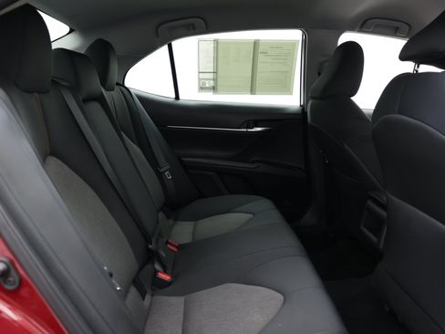 Used 2020 Toyota Camry LE FWD image 37