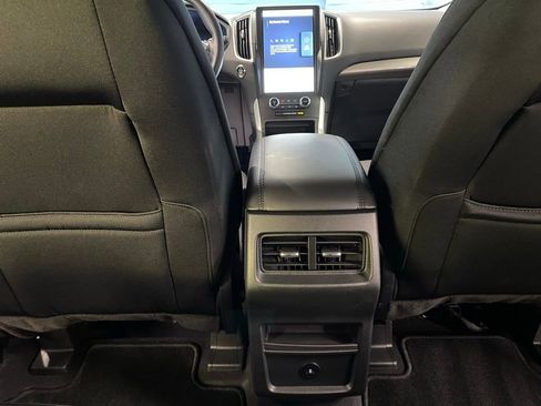 Used 2024 Ford Edge SE w/ Black Appearance Package image 36