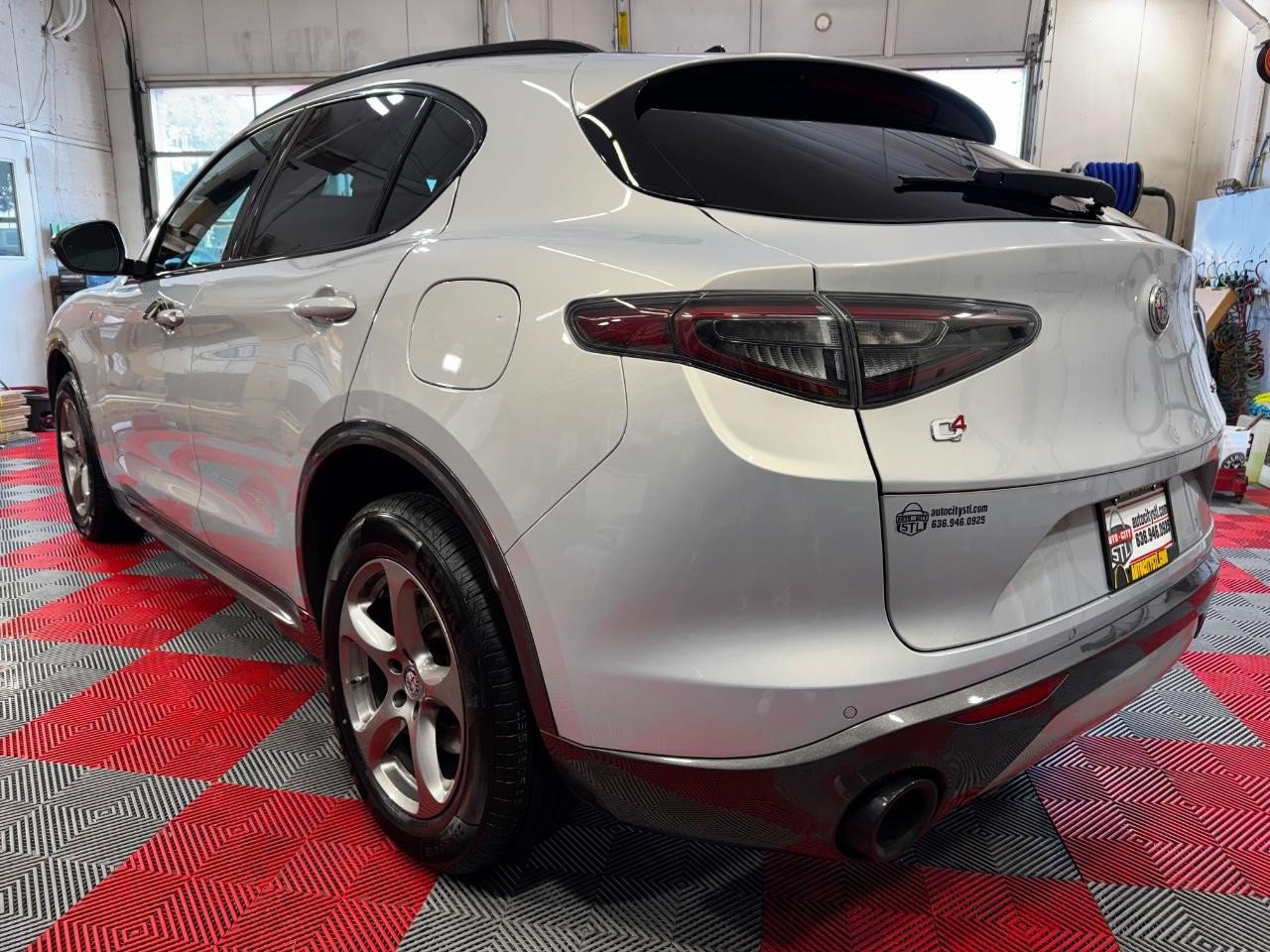 Used 2024 Alfa Romeo Stelvio Ti w/ Performance Driving Package AWD/4WD image 5