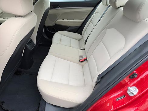 Used 2017 Hyundai Elantra SE image 15