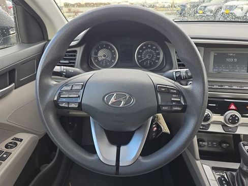 Used 2019 Hyundai Elantra SE image 19