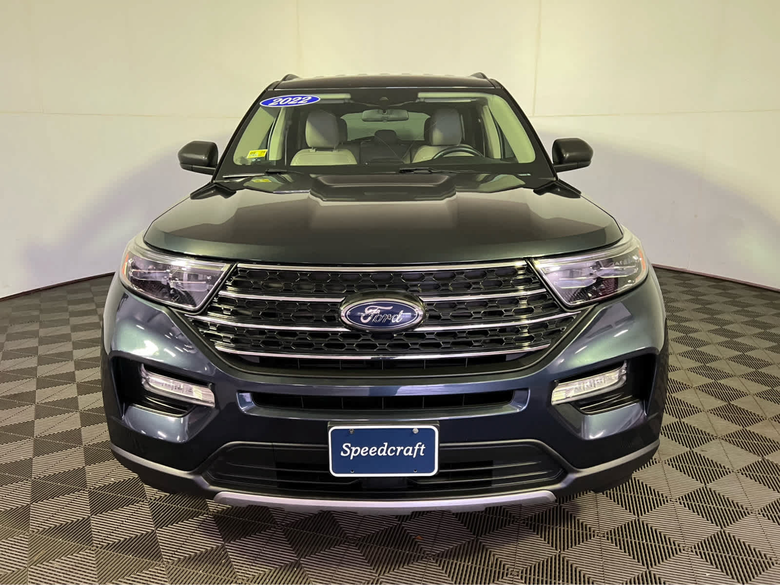 Used 2022 Ford Explorer XLT w/ Equipment Group 202A AWD/4WD image 2