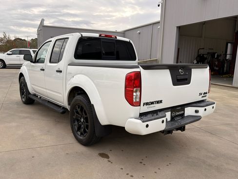 Used 2018 Nissan Frontier SV w/ Value Truck Package image 5