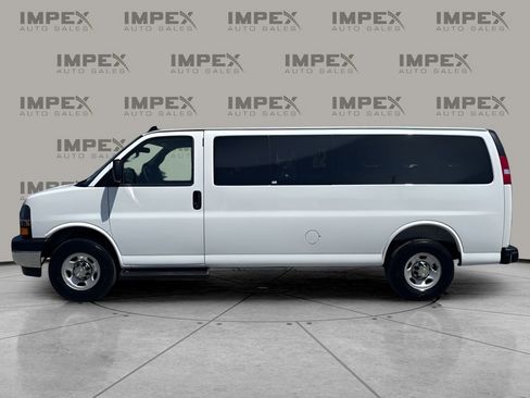 Used 2025 Chevrolet Express 3500 LT w/ LT Preferred Equipment Group RWD image 2