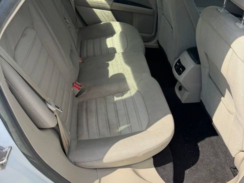 Used 2019 Ford Fusion SE FWD image 16