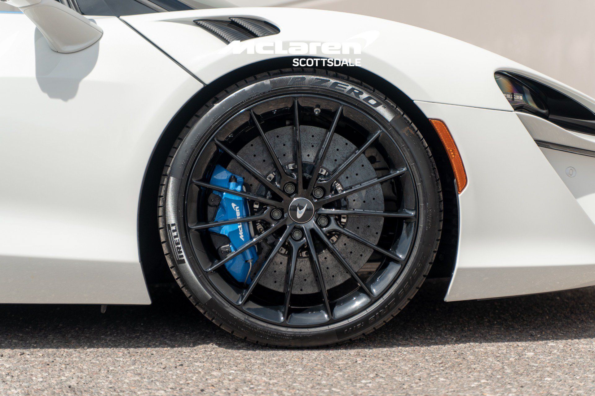 Used 2025 McLaren Artura Spider RWD image 37