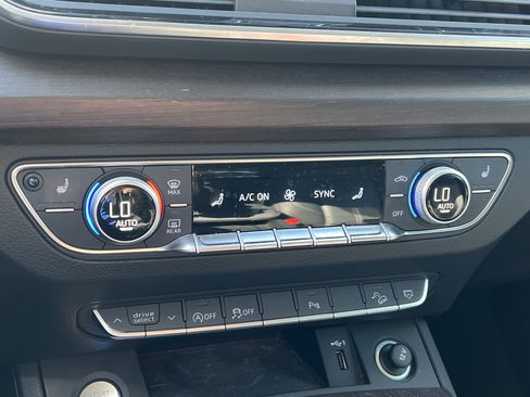 Used 2023 Audi Q5 2.0T Premium w/ Convenience Package image 30