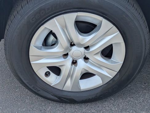 Used 2015 Toyota RAV4 LE FWD image 21