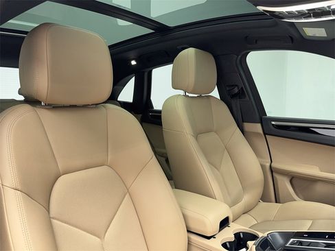 Used 2023 Porsche Macan image 44