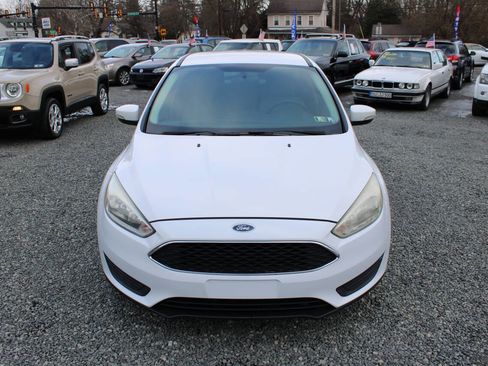 Used 2017 Ford Focus SE image 3