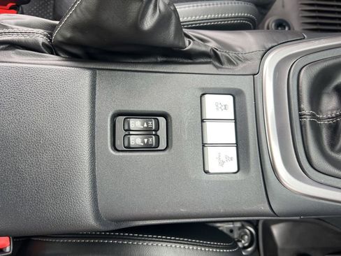 Used 2025 Toyota GR86 Premium w/ Performance Package image 13