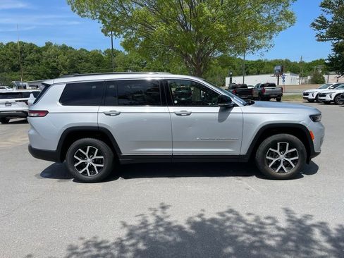 Used 2024 Jeep Grand Cherokee L Limited w/ Luxury Tech Group II image 9