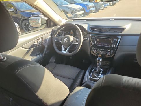 Used 2019 Nissan Rogue SV image 12