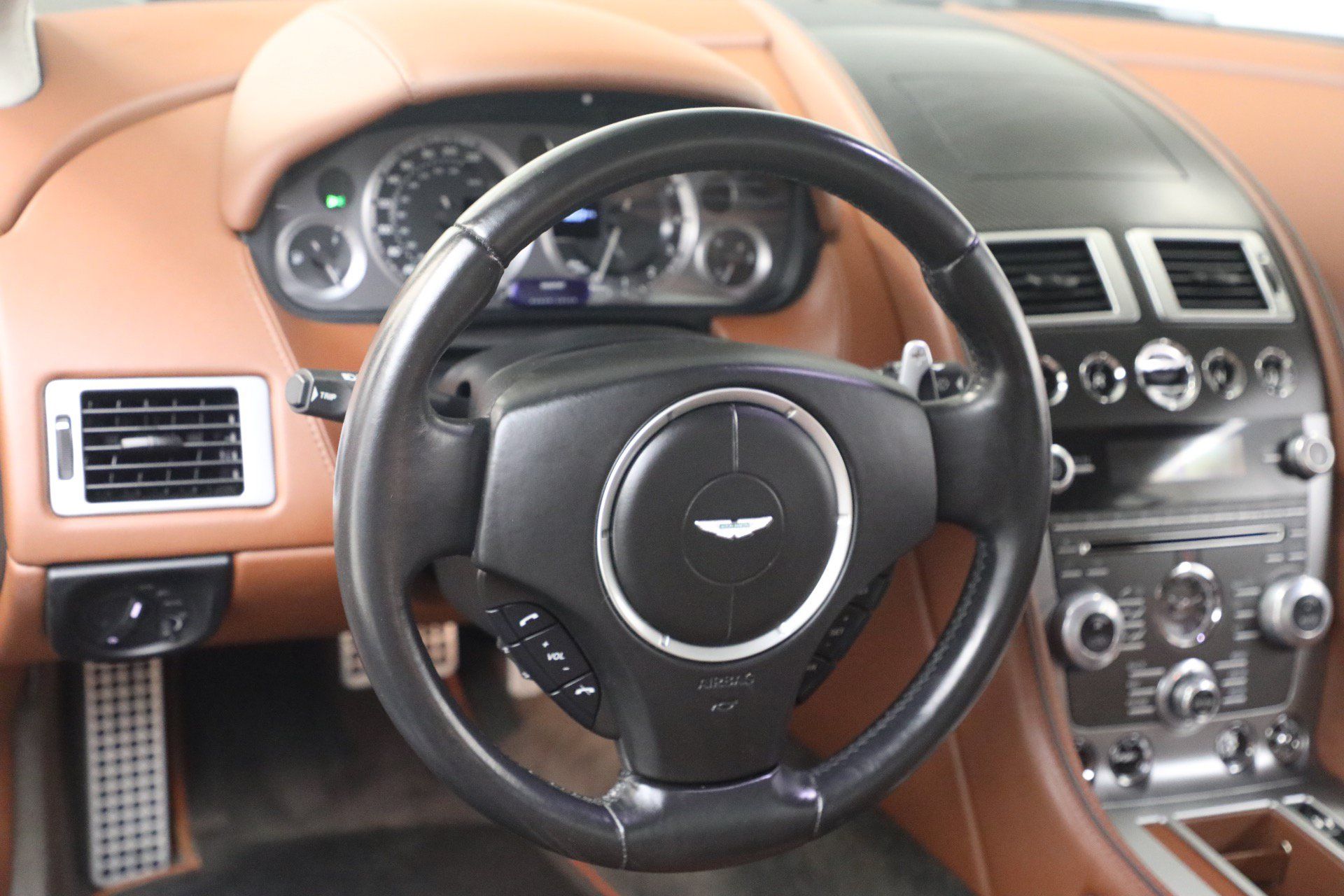 Used 2014 Aston Martin DB9 Coupe RWD image 20