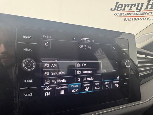 Used 2025 Volkswagen Jetta SEL FWD image 22