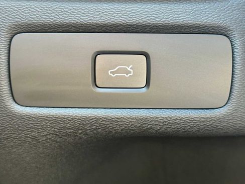 New 2026 Volvo XC60 B5 Ultra w/ Climate Package image 37