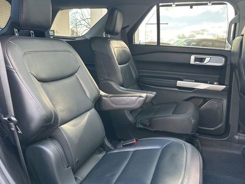 Used 2022 Ford Explorer Limited w/ Equipment Group 301A image 17