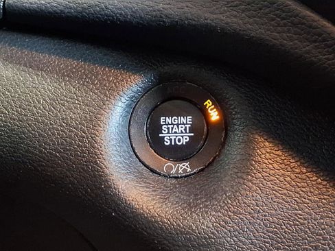 Used 2019 Jeep Cherokee Limited image 26