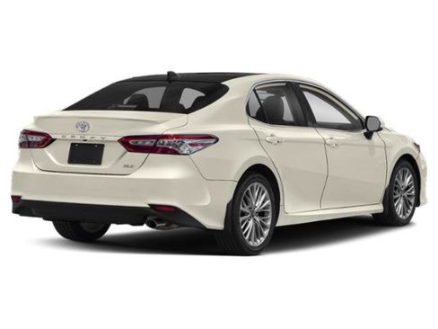 Used 2018 Toyota Camry XLE FWD image 2