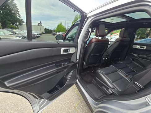 Used 2020 Ford Explorer Platinum w/ Premium Technology Package AWD/4WD image 15