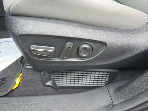 Used 2025 Toyota Sienna XLE image 23