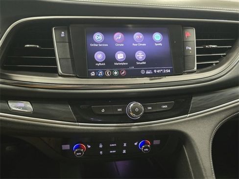 Used 2020 Buick Enclave Essence image 25