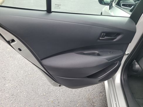 Used 2025 Toyota Corolla LE FWD image 11