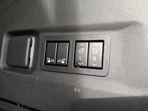 Used 2021 GMC Yukon XL Denali w/ Denali Ultimate Package image 29