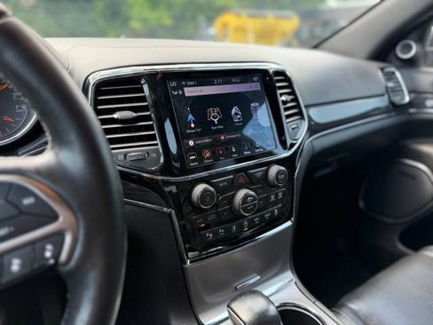 Used 2020 Jeep Grand Cherokee Overland AWD/4WD image 21