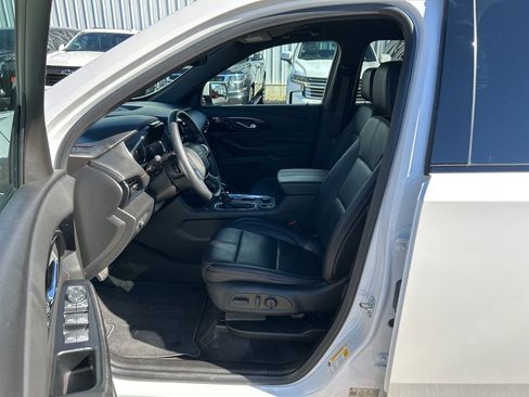 Used 2023 Chevrolet Traverse RS image 16