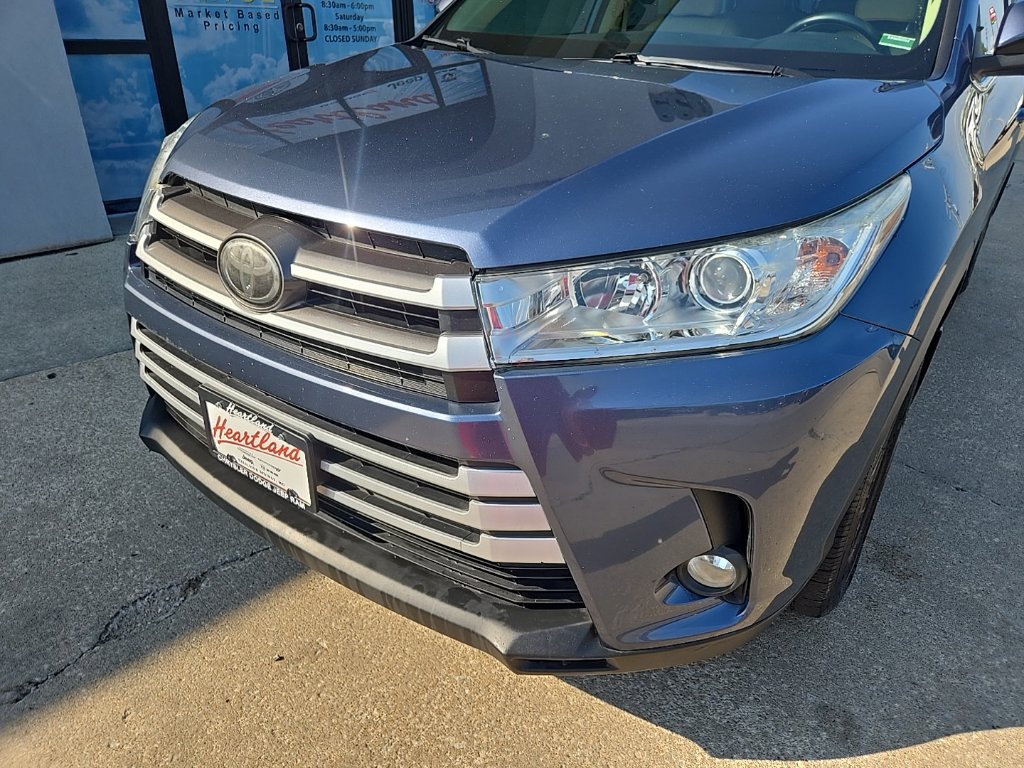Used 2019 Toyota Highlander XLE FWD image 17