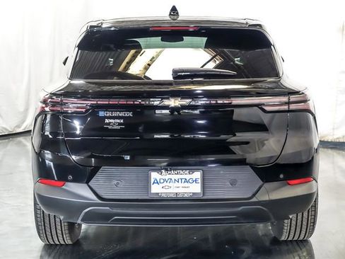 Used 2026 Chevrolet Equinox EV LT FWD image 8