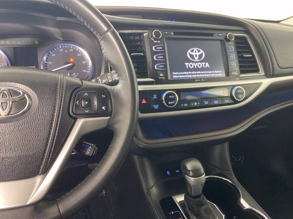 Used 2014 Toyota Highlander Limited AWD/4WD image 16
