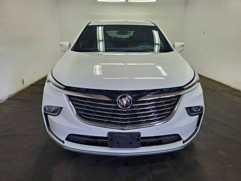 Used 2023 Buick Enclave Essence AWD/4WD image 2