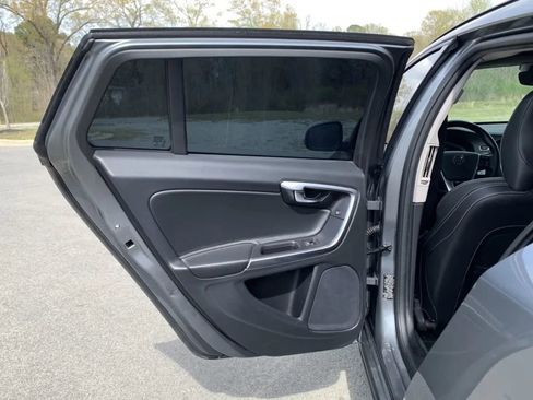 Used 2018 Volvo V60 T5 Dynamic w/ Vision Package image 18